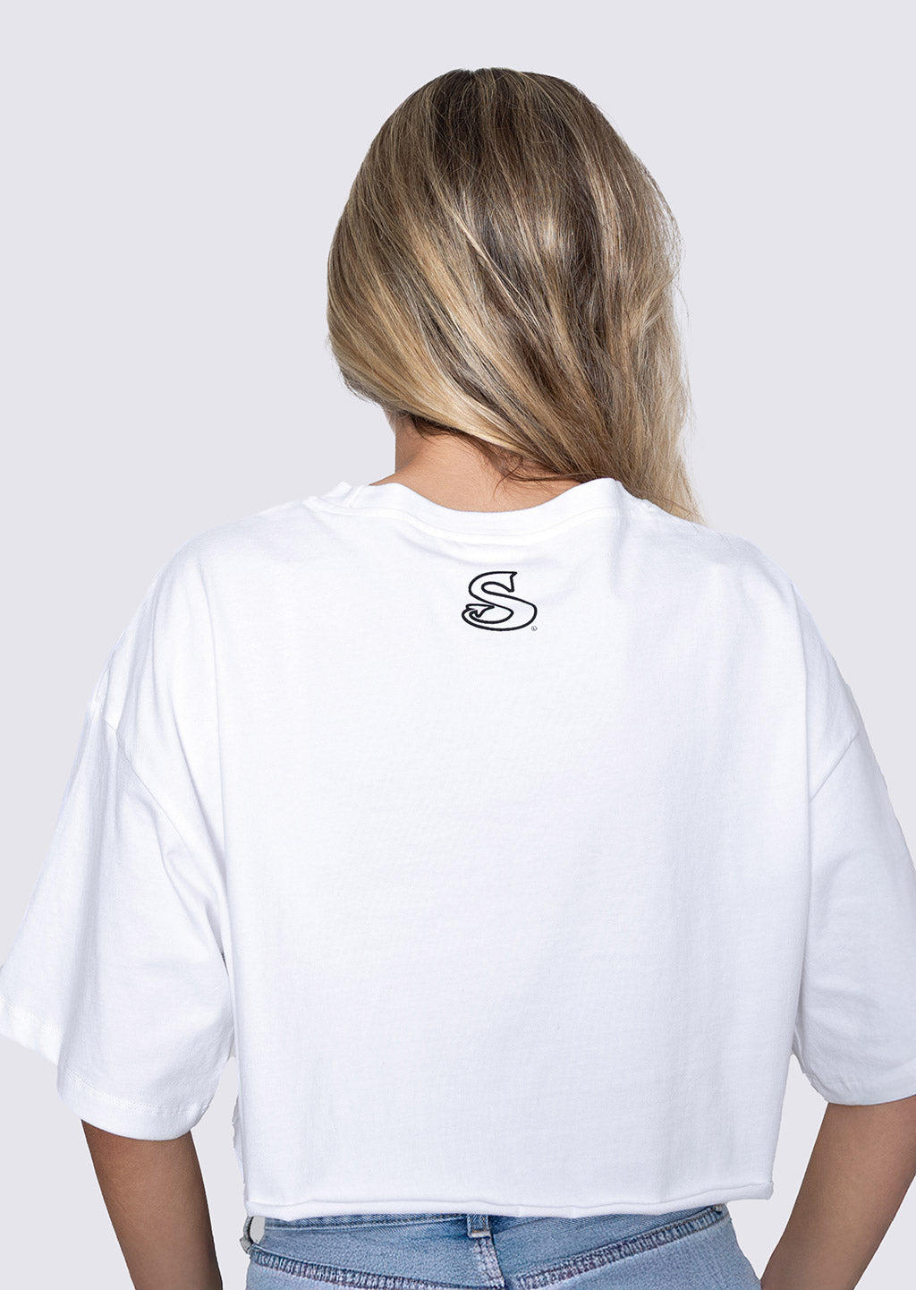 Person wearing a white t-shirt with 'Sin-Wear' logo on the back against a plain background